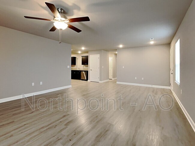 Building Photo - 107 SW Sunflower St