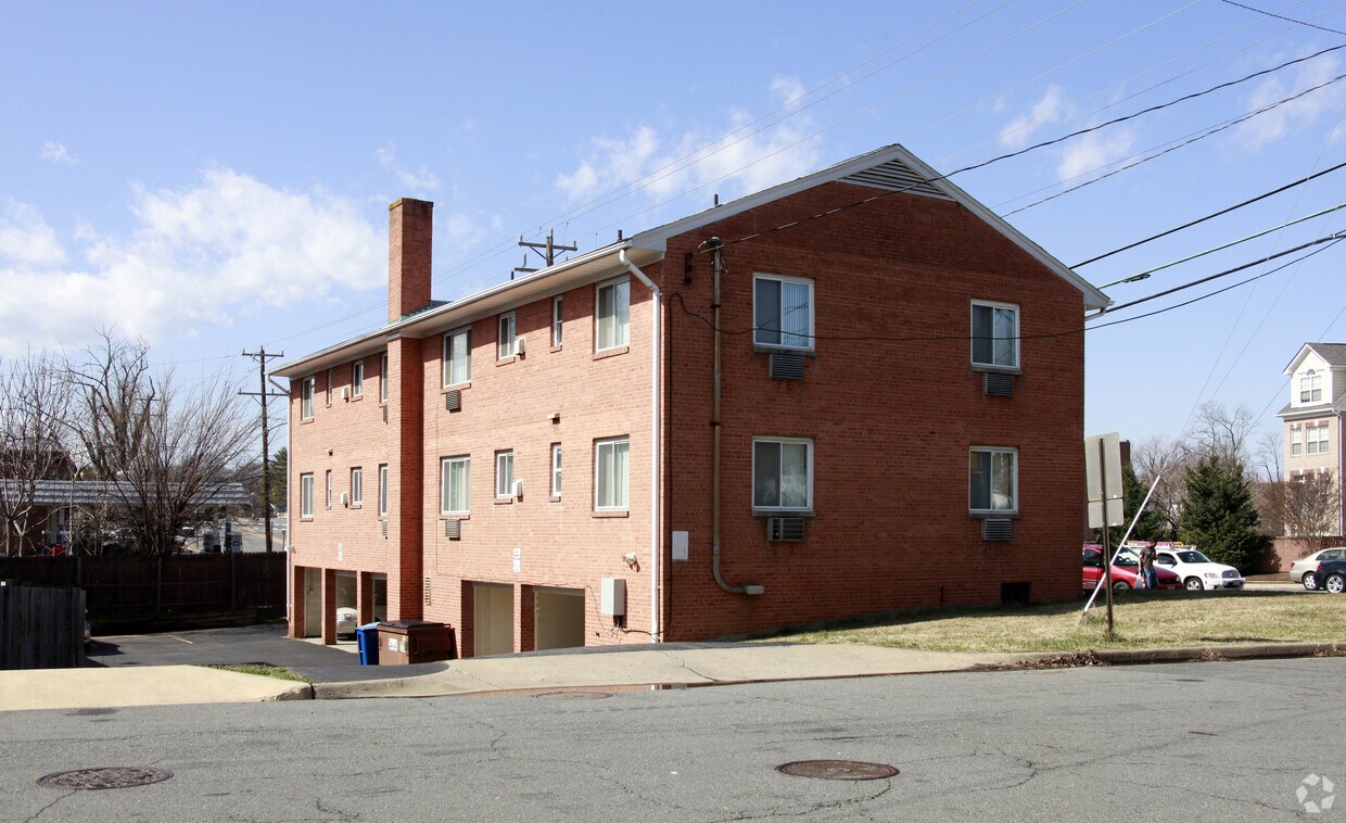 Building Photo - The Courtlee