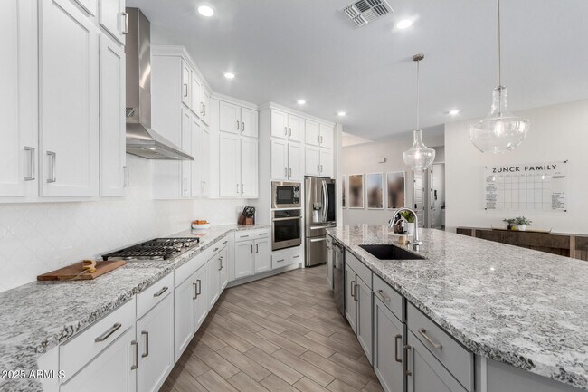 Foto del edificio - 11818 W Luxton Ln