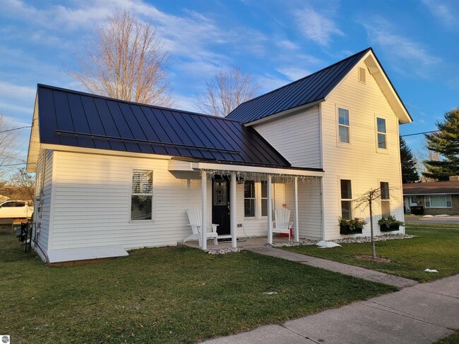Building Photo - 501 Ogemaw St