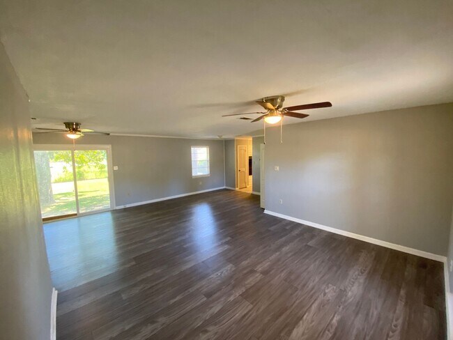 Foto del edificio - Text 501-258-4779 for showing