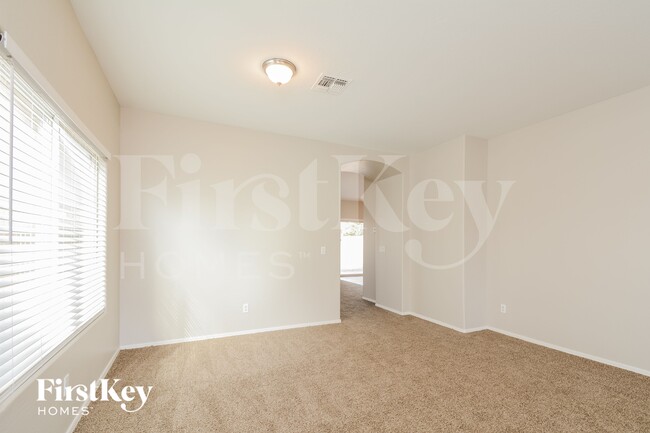 Foto del edificio - 11614 W Harrison St