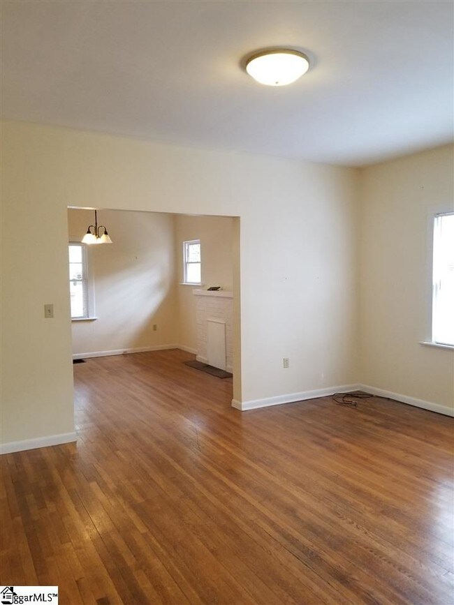 Building Photo - 121 Vannoy St