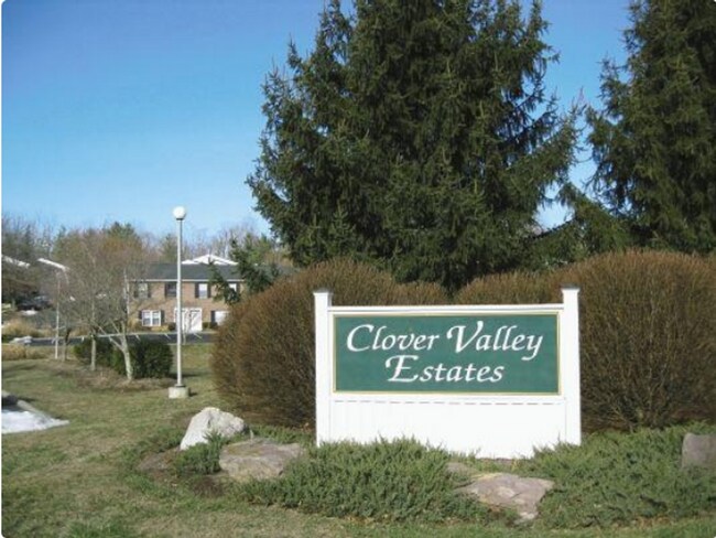 Foto del edificio - 144 Clover Valley Cir