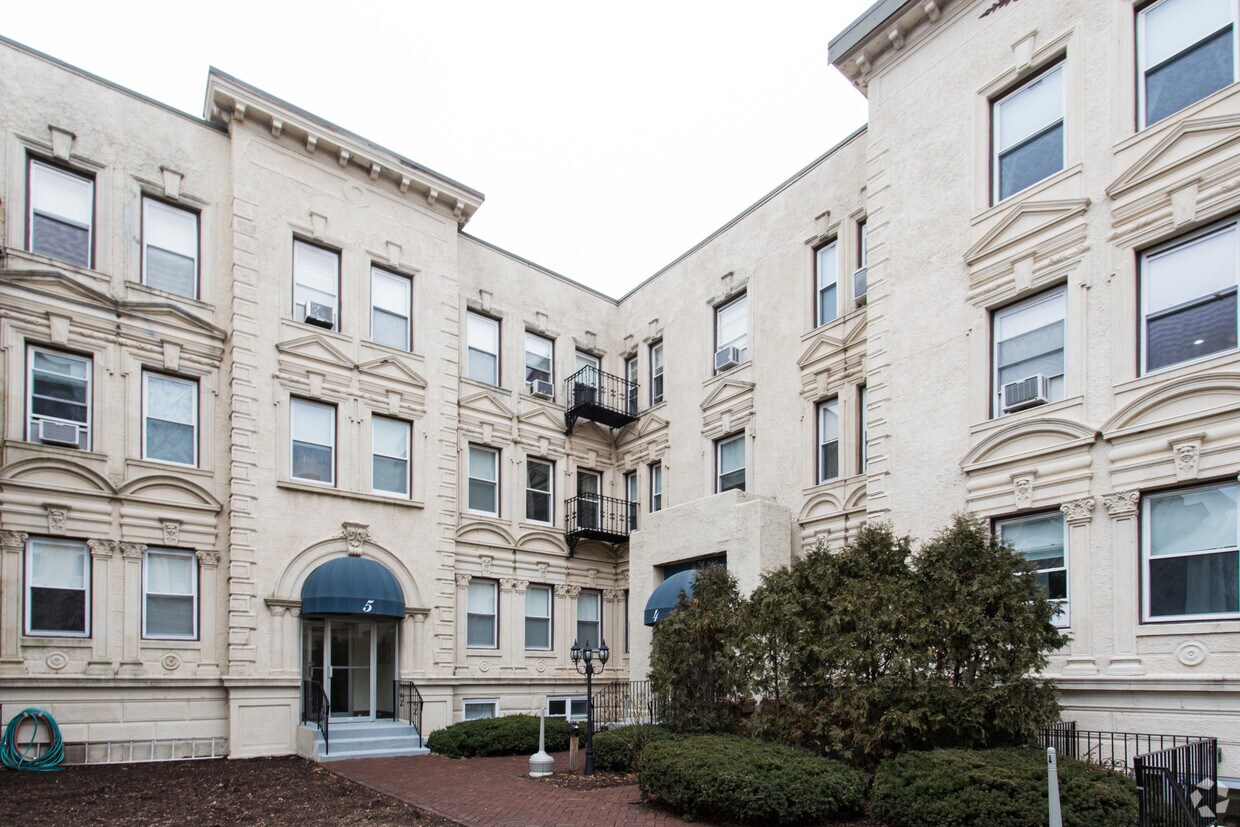 Reservoir Court Rentals Brookline, MA