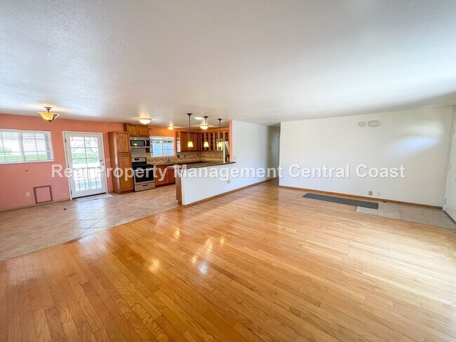 Foto del edificio - LEASE PENDING- San Luis Obispo Single Stor...