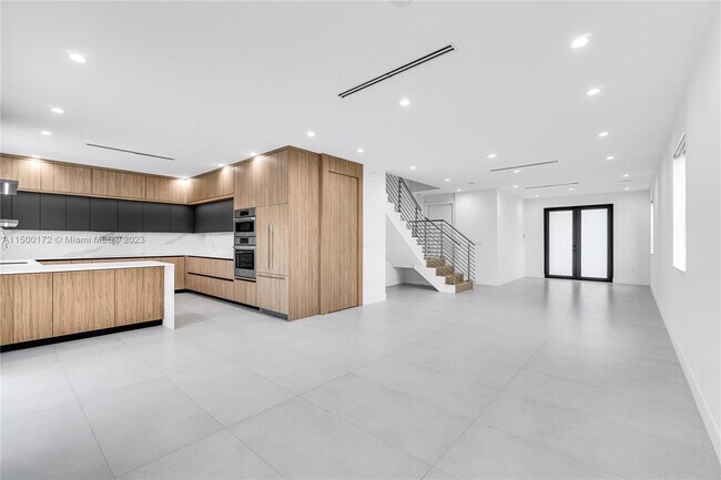 Building Photo - 6535 SW 26th St