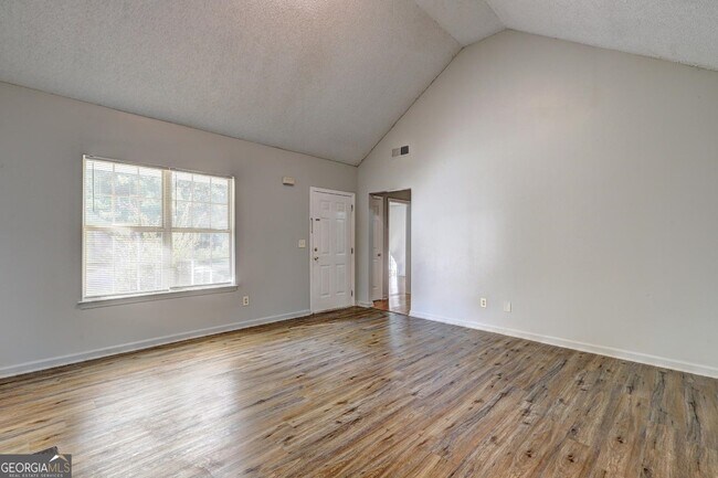 Building Photo - 1736 Park Cir