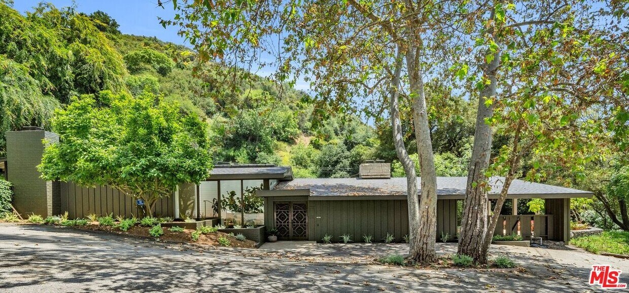 Foto principal - 3152 Mandeville Canyon Rd