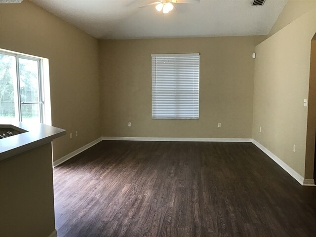 Foto del edificio - 558 Hatcher St SE