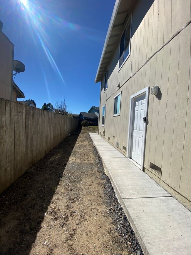 Foto del edificio - Spacious 2 Bed 2 Bath PG&E & Water Included~