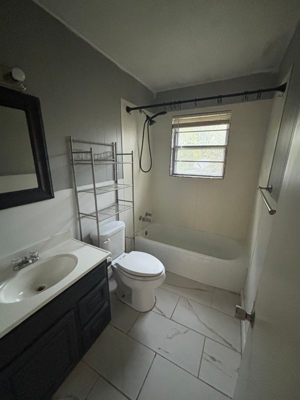 Building Photo - 104 Narrows Dr