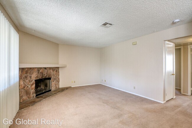Building Photo - 2 br, 2 bath House - 916 Rockview Dr #102