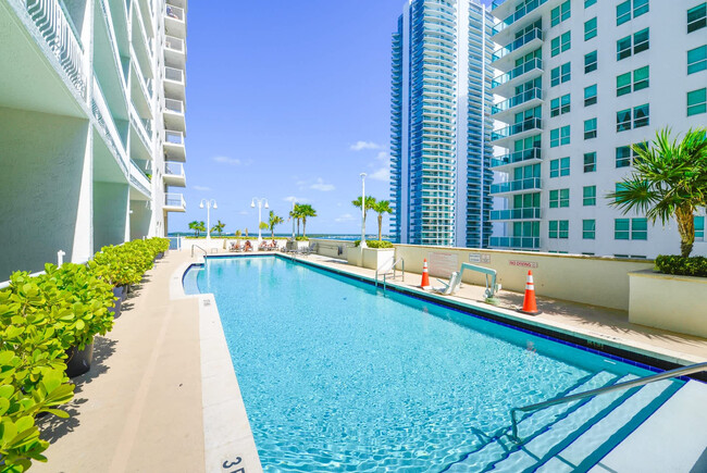 Foto del edificio - 1200 Brickell Bay Dr