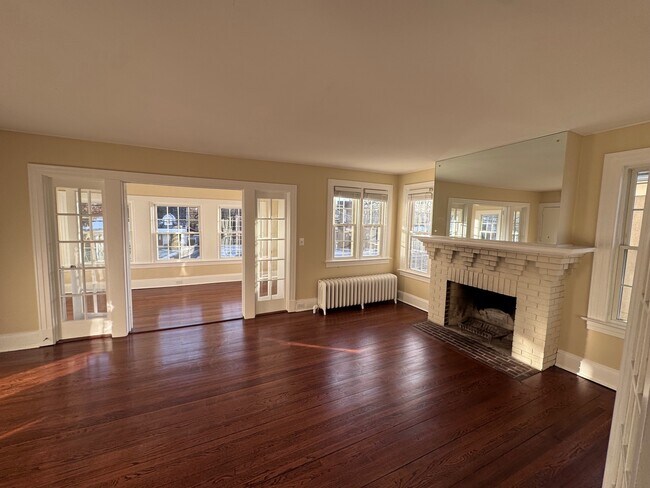 Building Photo - 786 Farmington Ave