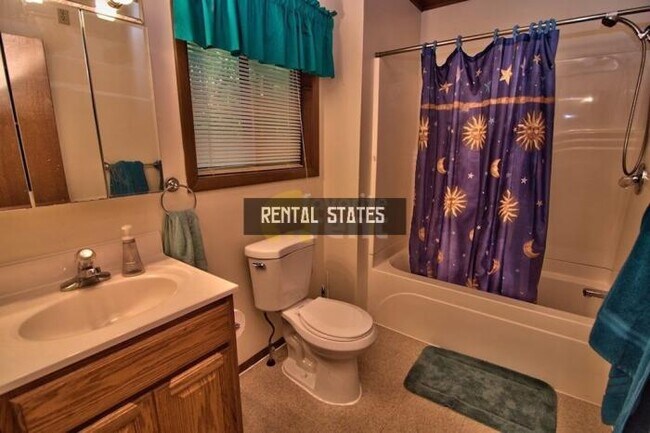 Foto del edificio - 4 bedroom in Hamlin PA 18427