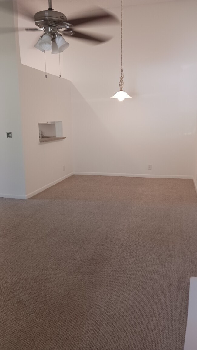 Livingroom - 6543 Chasewood Dr