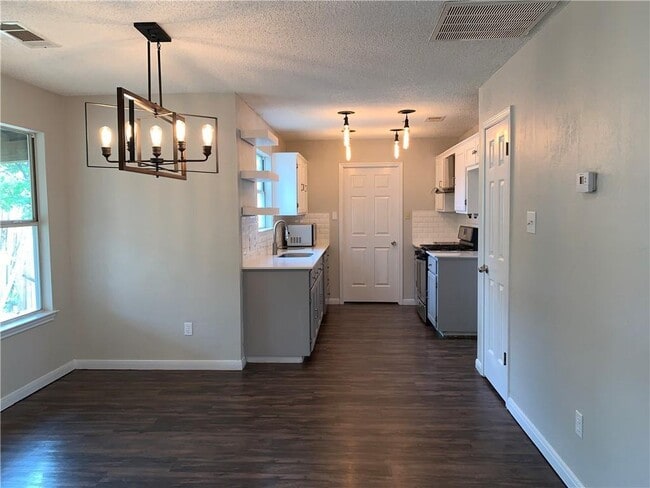Building Photo - 2406 Stirrup Dr