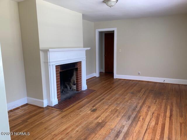 Building Photo - 211 S Elm St