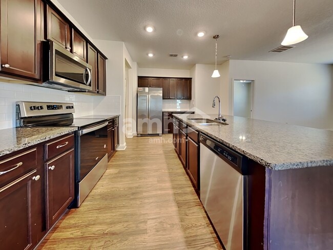 Building Photo - 917 Sunny Stroll Dr