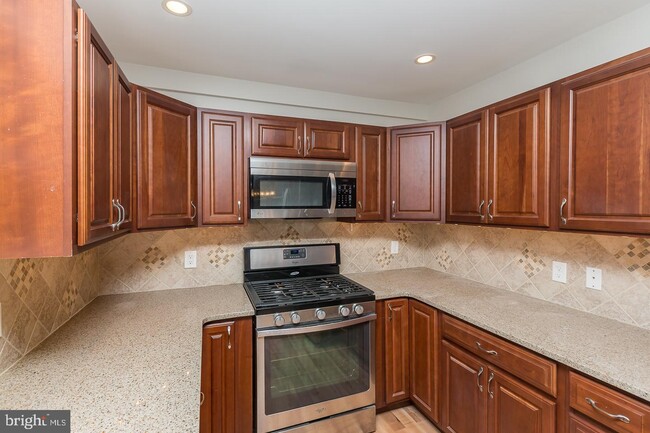 Foto del edificio - 358 Windsor Park Ln