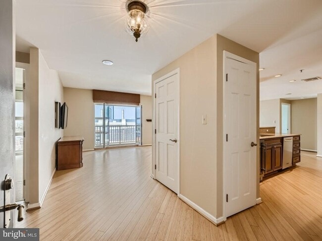 Foto del edificio - 250 S President St