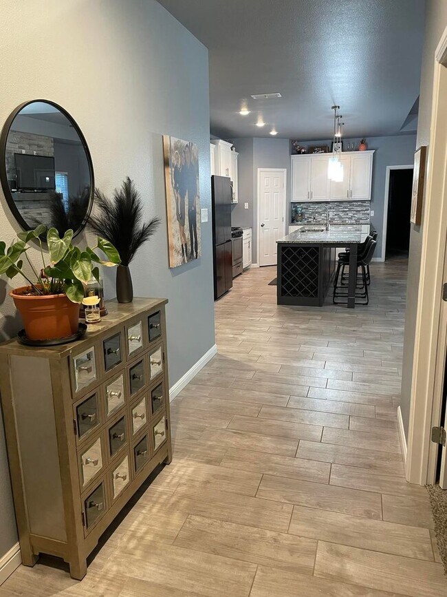 Building Photo - Charming South Lubbock Home