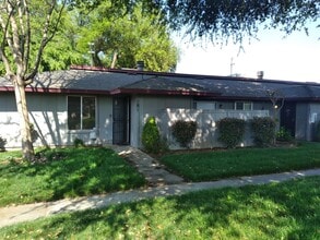 Building Photo - 4504 N Valentine Ave