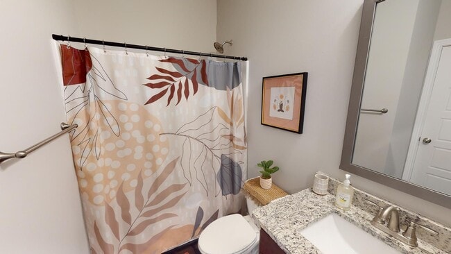 Foto del edificio - Charming 3-Bedroom Home with Modern Finish...