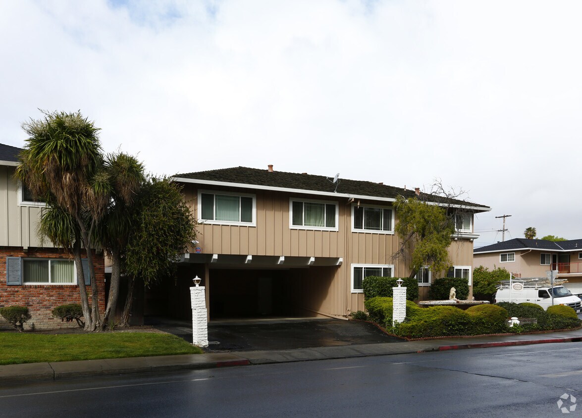 Foto del edificio - Karen Court Apartments