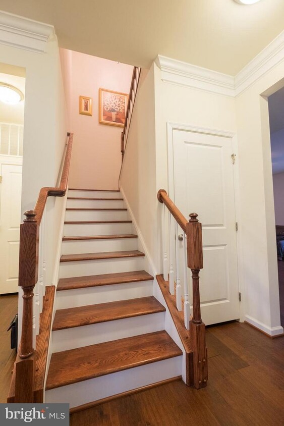 Primary Photo - 5 Taylors Hill Way
