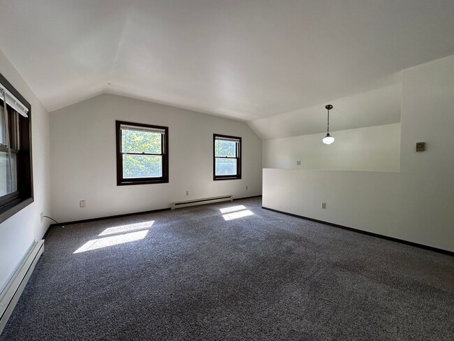 Building Photo - 822 3rd St