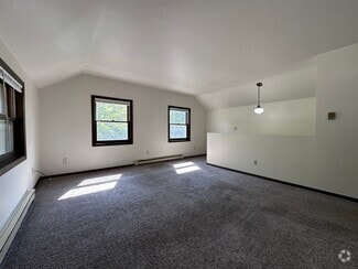 Building Photo - 822 3rd St