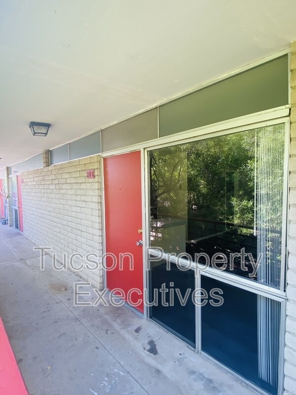 Primary Photo - 20 N Leonora Ave