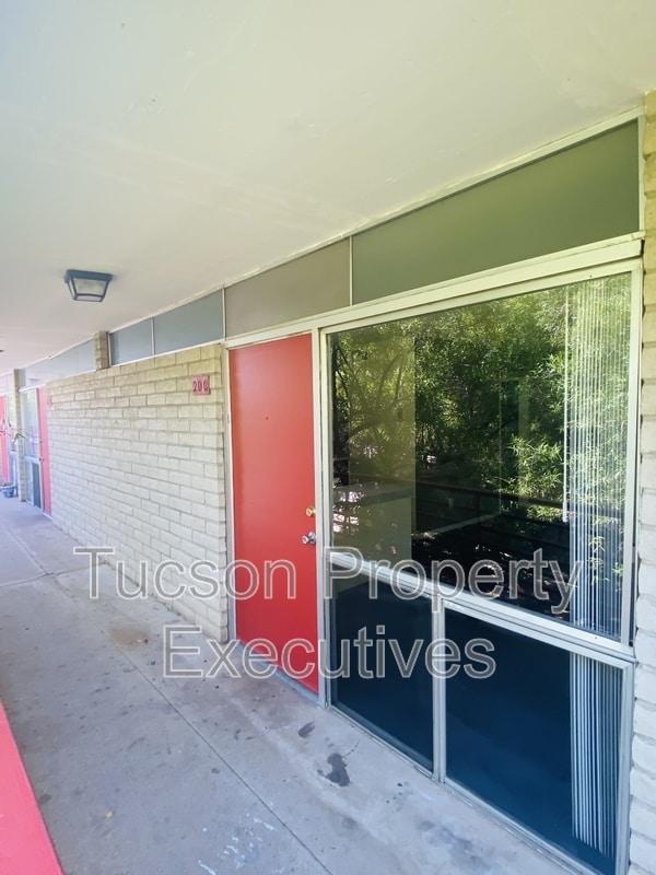 Building Photo - 20 N Leonora Ave