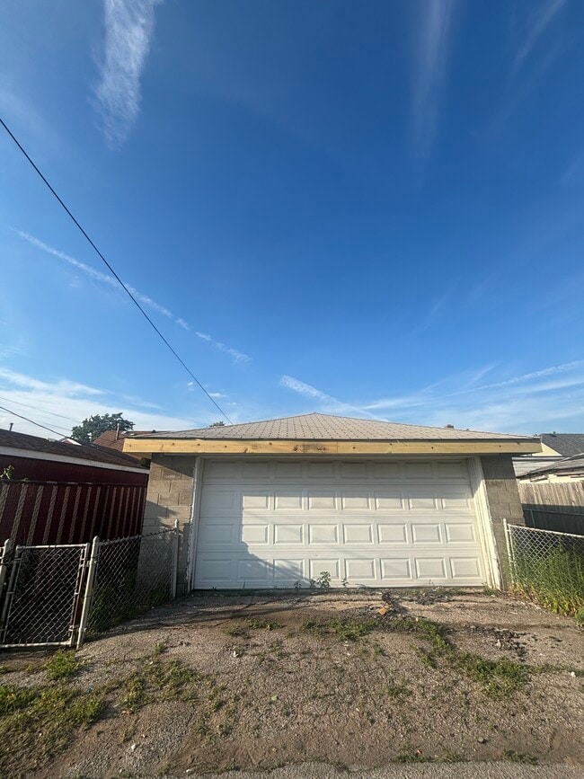 Building Photo - 1538 Shell St