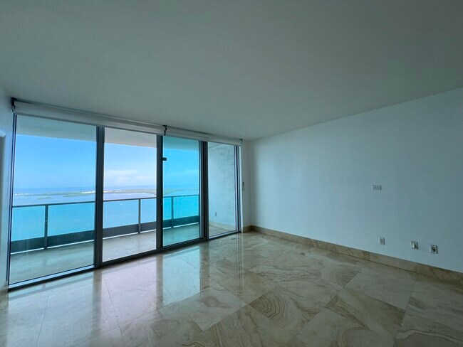 Building Photo - 1331 Brickell Bay Dr