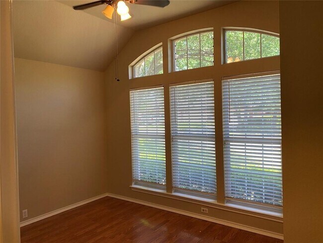 Foto del edificio - 2014 Autumn Fire Dr