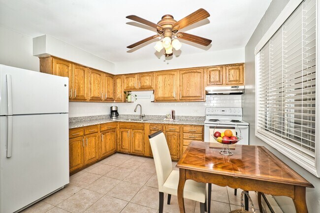 Foto del edificio - 1648 Greenwood Rd