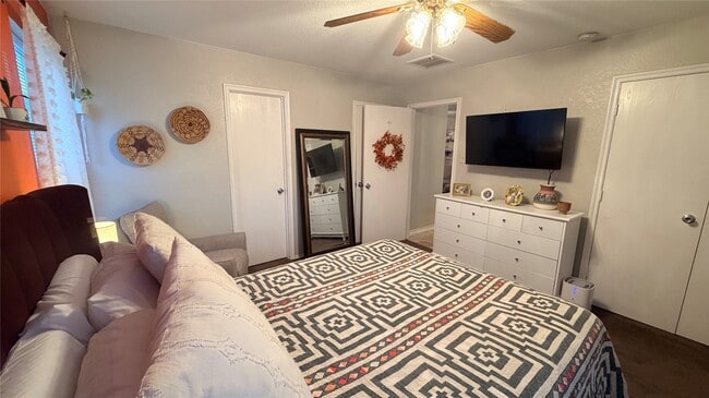 Building Photo - 12006 Madison Oak St