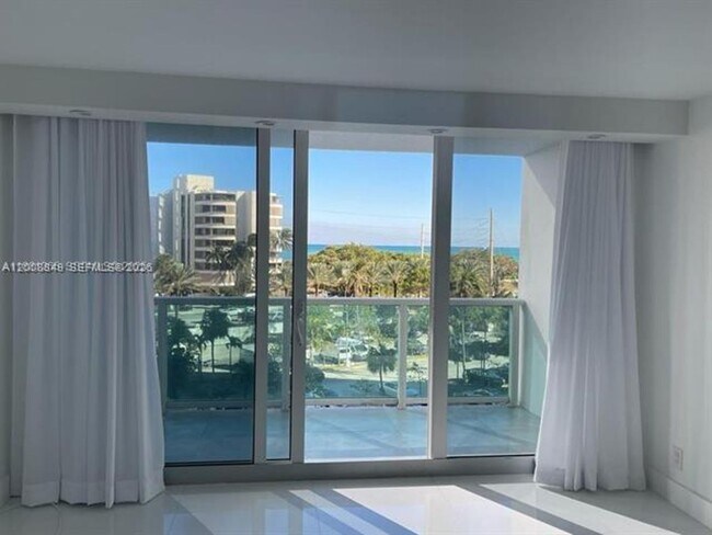 Foto del edificio - 100 Bayview Dr