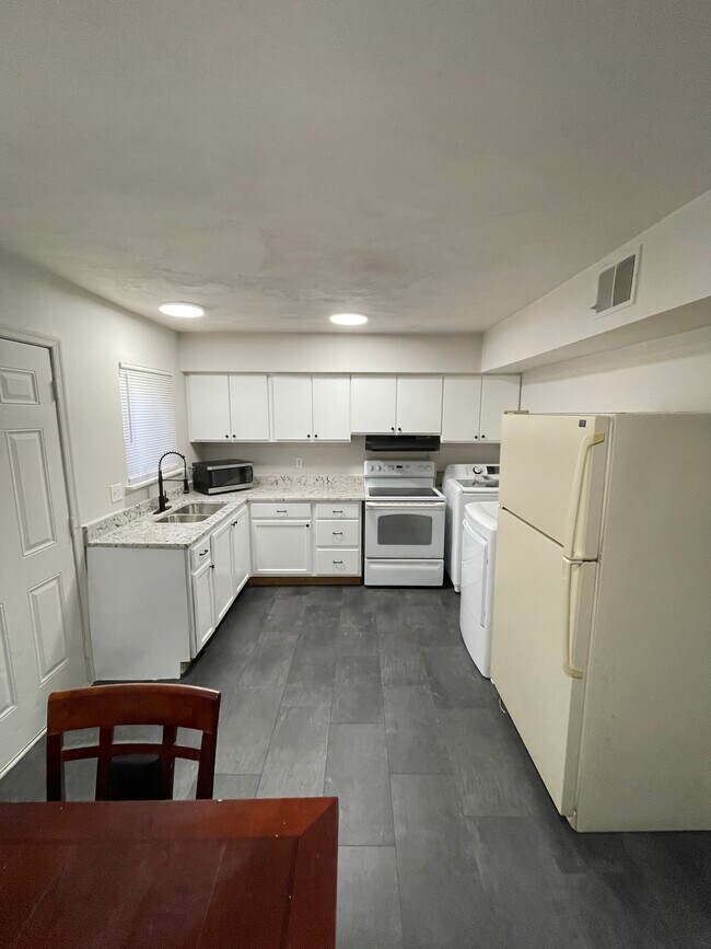 Foto del edificio - 3217 Dunkirk Ave