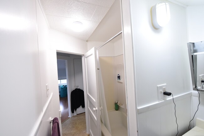 Building Photo - 318 School St