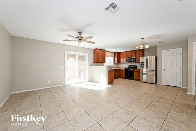 Foto del edificio - 8269 Vanity Fair Ln