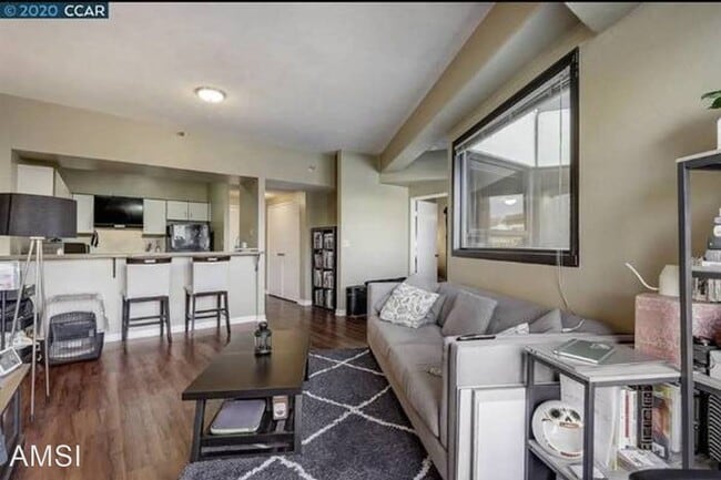Building Photo - 1 br, 1 bath House - 6363 Christie Ave