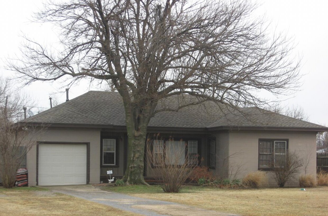 Photo - 3145 Lakeside Dr (The Village, OK)