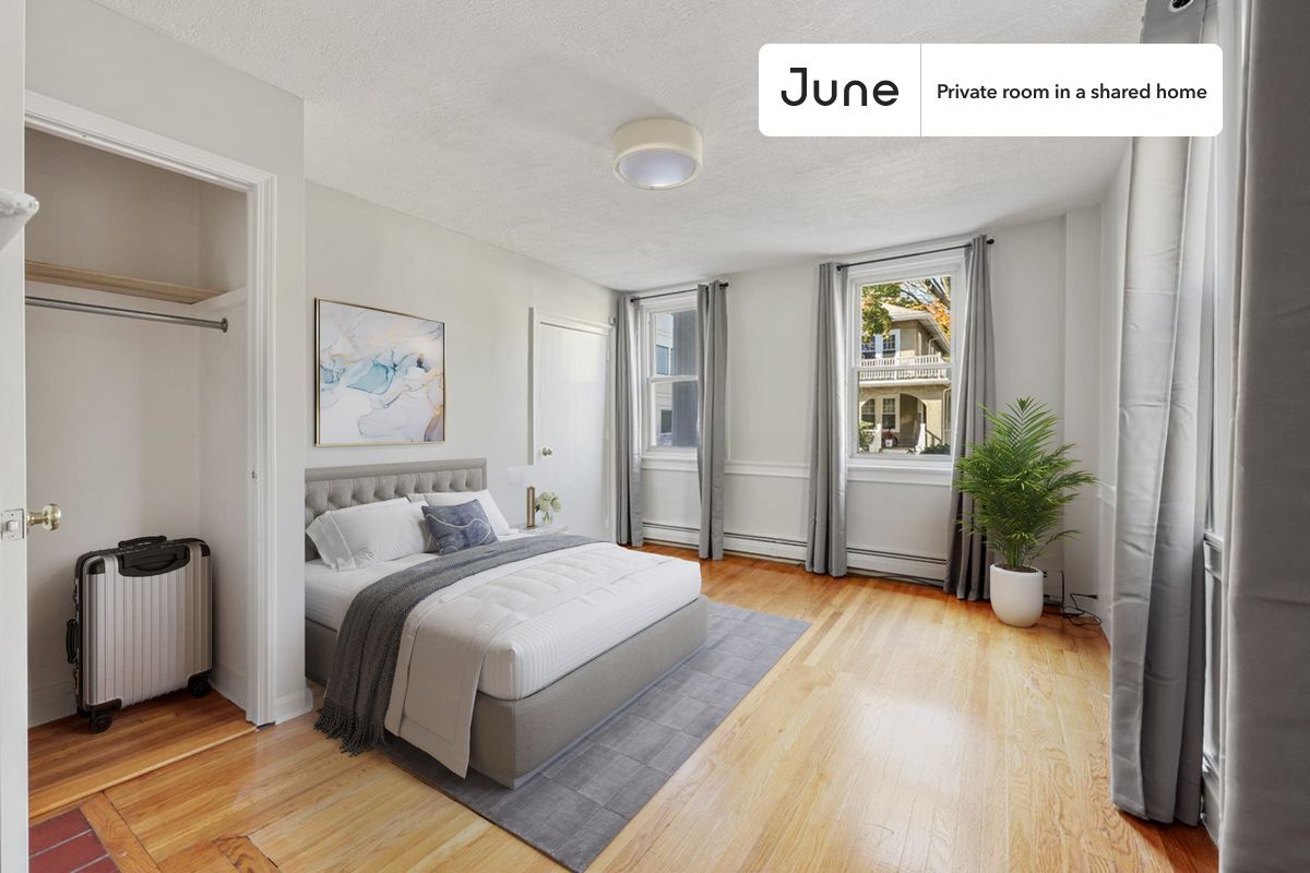 Primary Photo - Private bedroom in 2 bed/1 bath Home