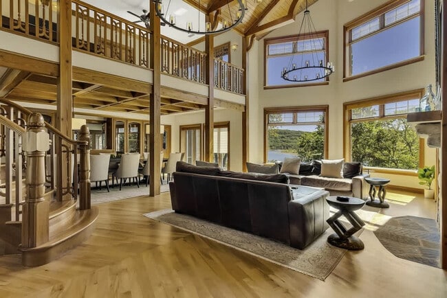 Building Photo - 1774 State Hwy UU