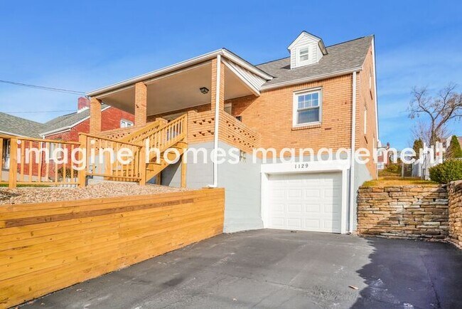 Foto del edificio - Charming 4 Bed 1 Bath In Bethel Park