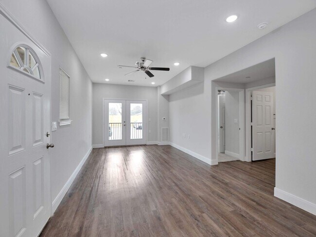 Foto del edificio - 430 Schmidt Rd